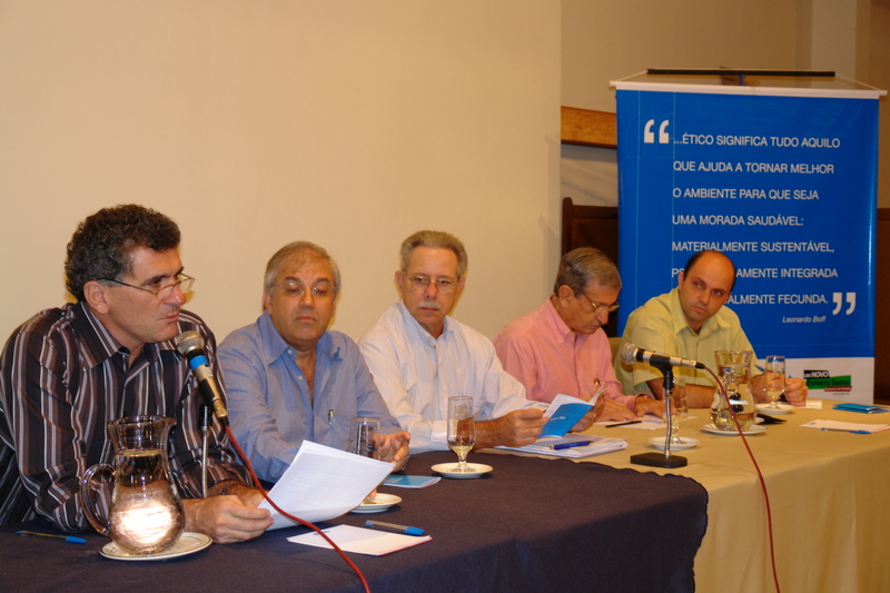 codetica.jpg>A Companhia Espírito Santense de Saneamento (Cesan) lançou o Código de Ética da empresa na manhã desta quinta-feira (21), às 8h30, no auditório do Alice Vitória Hotel, no Centro de Vitória. O presidente da Cesan, Paulo Ruy Valim Carnelli, exemplificou pequenas ações do cotidiano em que a ética, a conduta de cada pessoa é testada.</span></span></p>
<p><span id=