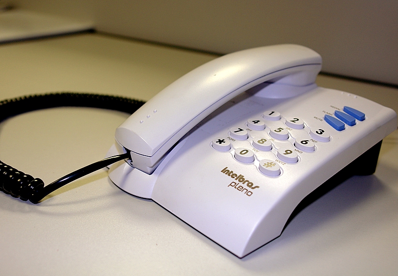 telefonianova.jpg>A Cesan está fazendo a troca de seus números de telefone, a partir desta quinta-feira (2), com a prestação de serviço de voz da Embratel, vencedora de licitação pública com a finalidade de implantar um novo sistema de gestão de telefonia. Há previsão de gerar uma redução significativa no custo operacional. A implantação do novo sistema será concluída no sábado (04) à tarde.</span></p>
<p><span id=