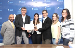 Paulo Ruy Carnelli e Anselmo Tozi recebem certificado do Selo Seringueira Ambiental