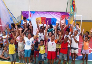 Crianças e jovens do projeto “Flautas na Rua” se prepararam durante o ano todo para as apresentações