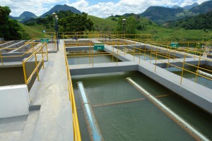 O tratamento de água inicia e termina na própria Estação de Tratamento de Água  (ETA). Crédito:  Cesan Divulgação.