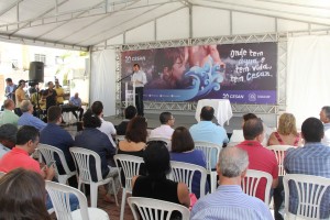 Presidente da Cesan, Pablo Andreão, discursa em evento de assinatura da ordem de início dos serviços em Iúna, Sul do Espírito Santo