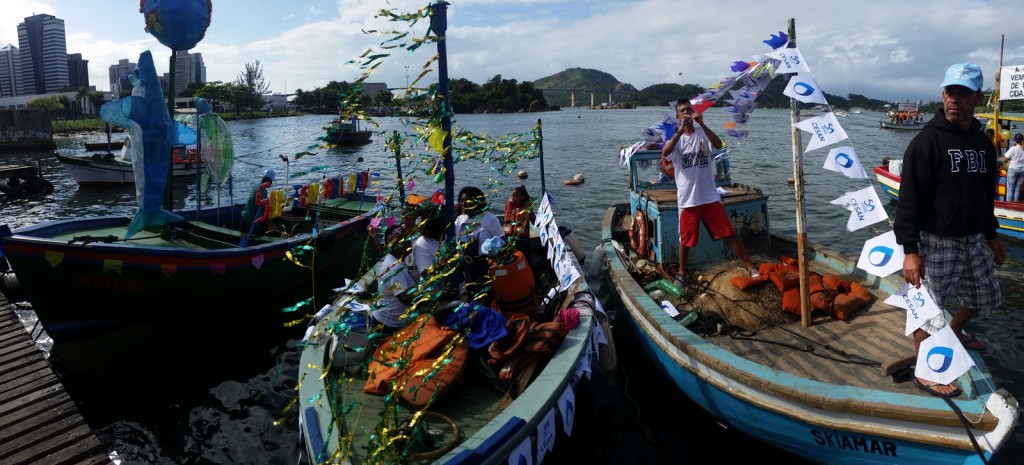 Alguns barcos usaram bandeirinhas da Companhia para complementar a decoração